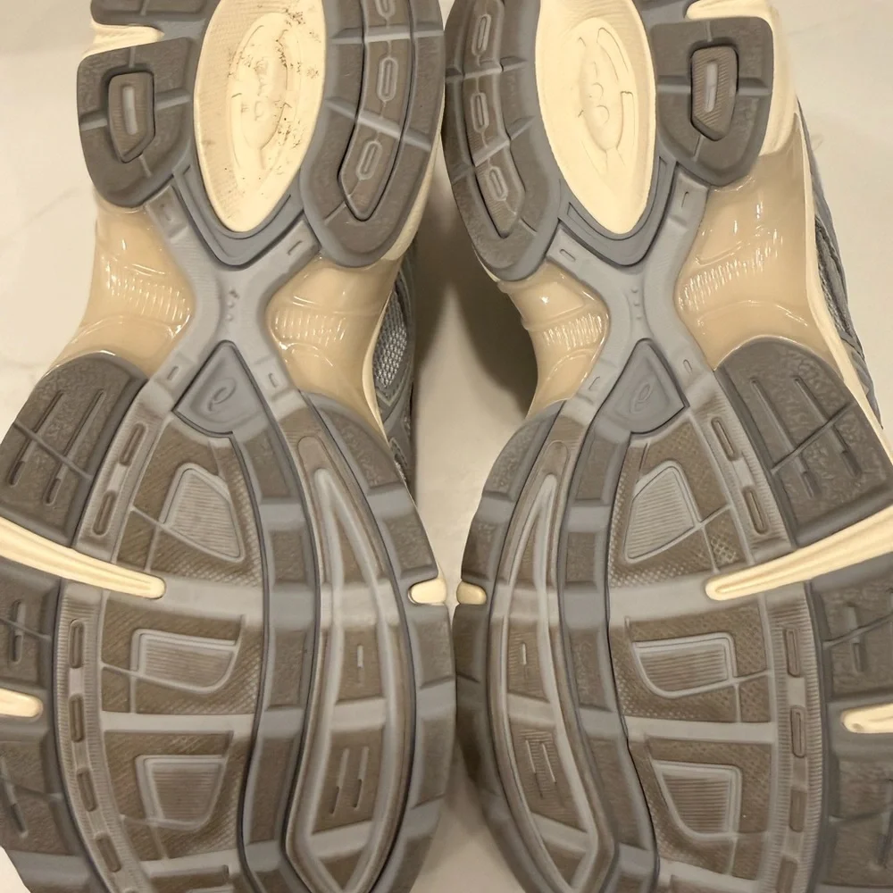 ASICS Gel 1130 lite grey and cream worn once size 8 - Picture 2 of 3